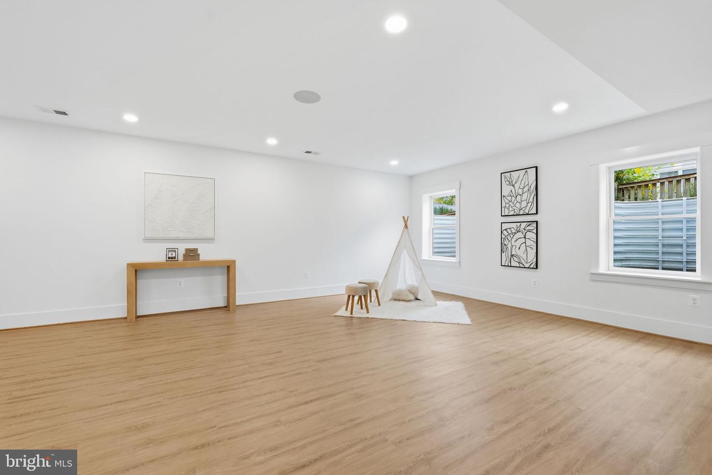 7228 ALLAN AVE, FALLS CHURCH, Virginia 22046, 6 Bedrooms Bedrooms, ,6 BathroomsBathrooms,Residential,For sale,7228 ALLAN AVE,VAFX2282986 MLS # VAFX2282986