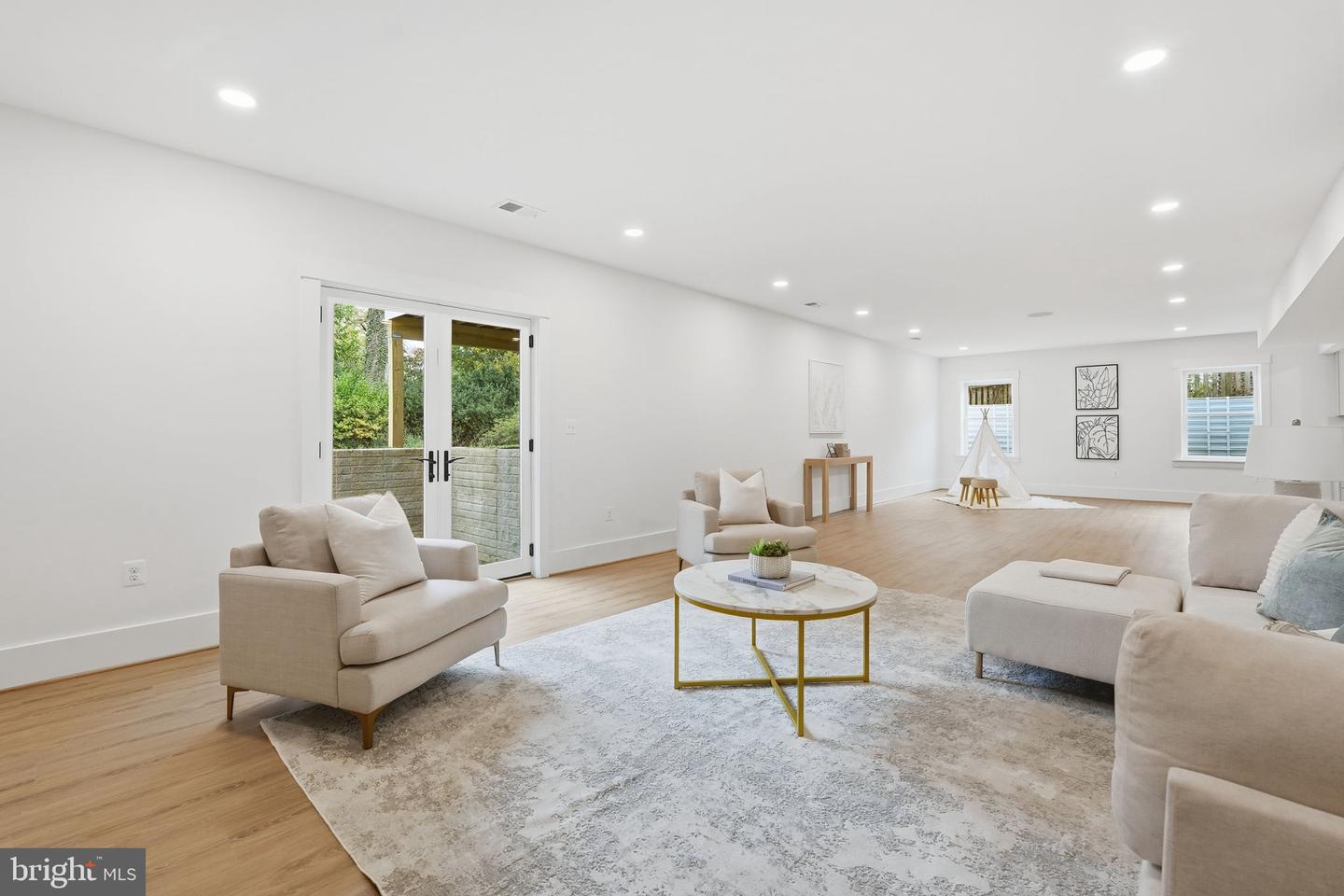 7228 ALLAN AVE, FALLS CHURCH, Virginia 22046, 6 Bedrooms Bedrooms, ,6 BathroomsBathrooms,Residential,For sale,7228 ALLAN AVE,VAFX2282986 MLS # VAFX2282986