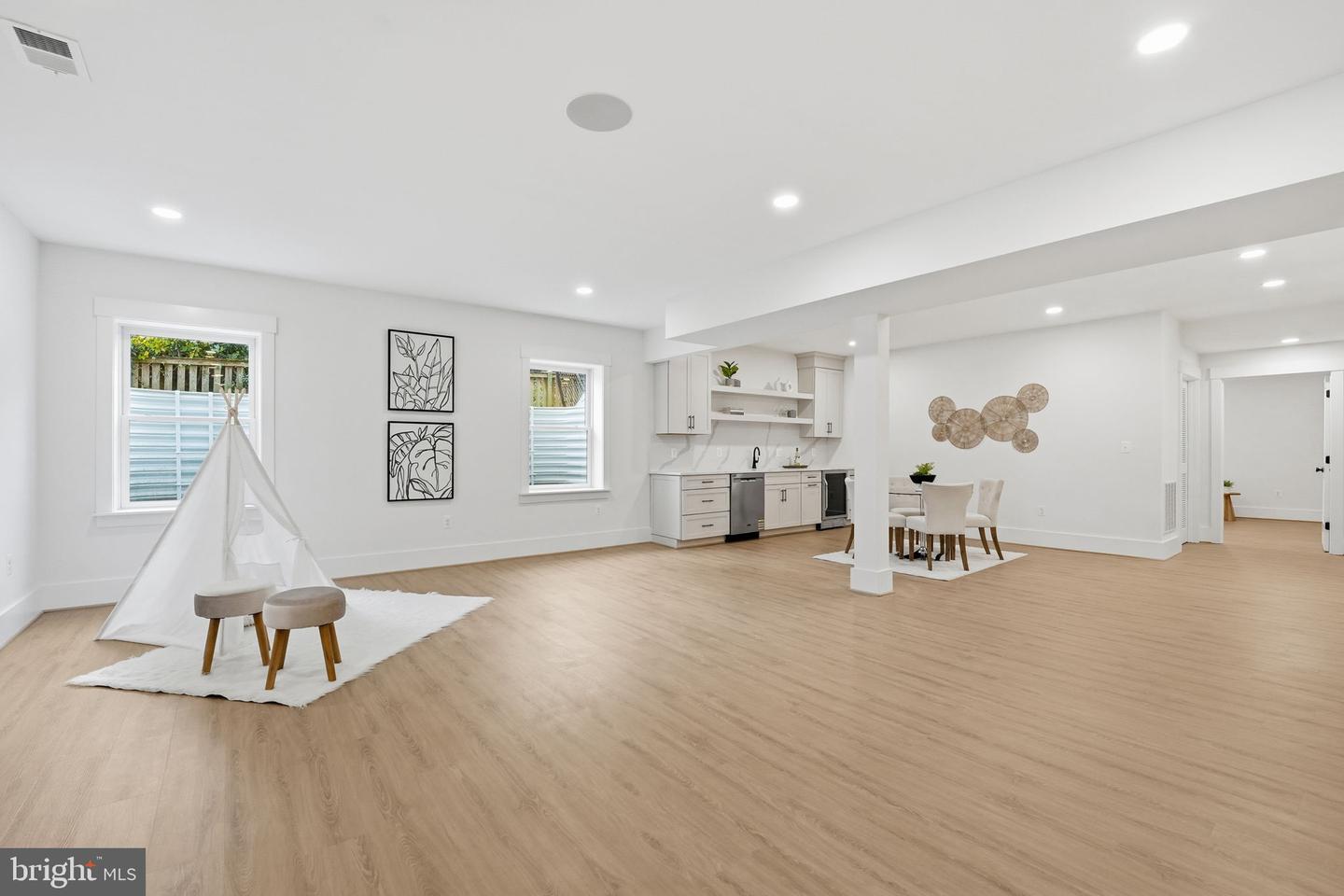 7228 ALLAN AVE, FALLS CHURCH, Virginia 22046, 6 Bedrooms Bedrooms, ,6 BathroomsBathrooms,Residential,For sale,7228 ALLAN AVE,VAFX2282986 MLS # VAFX2282986