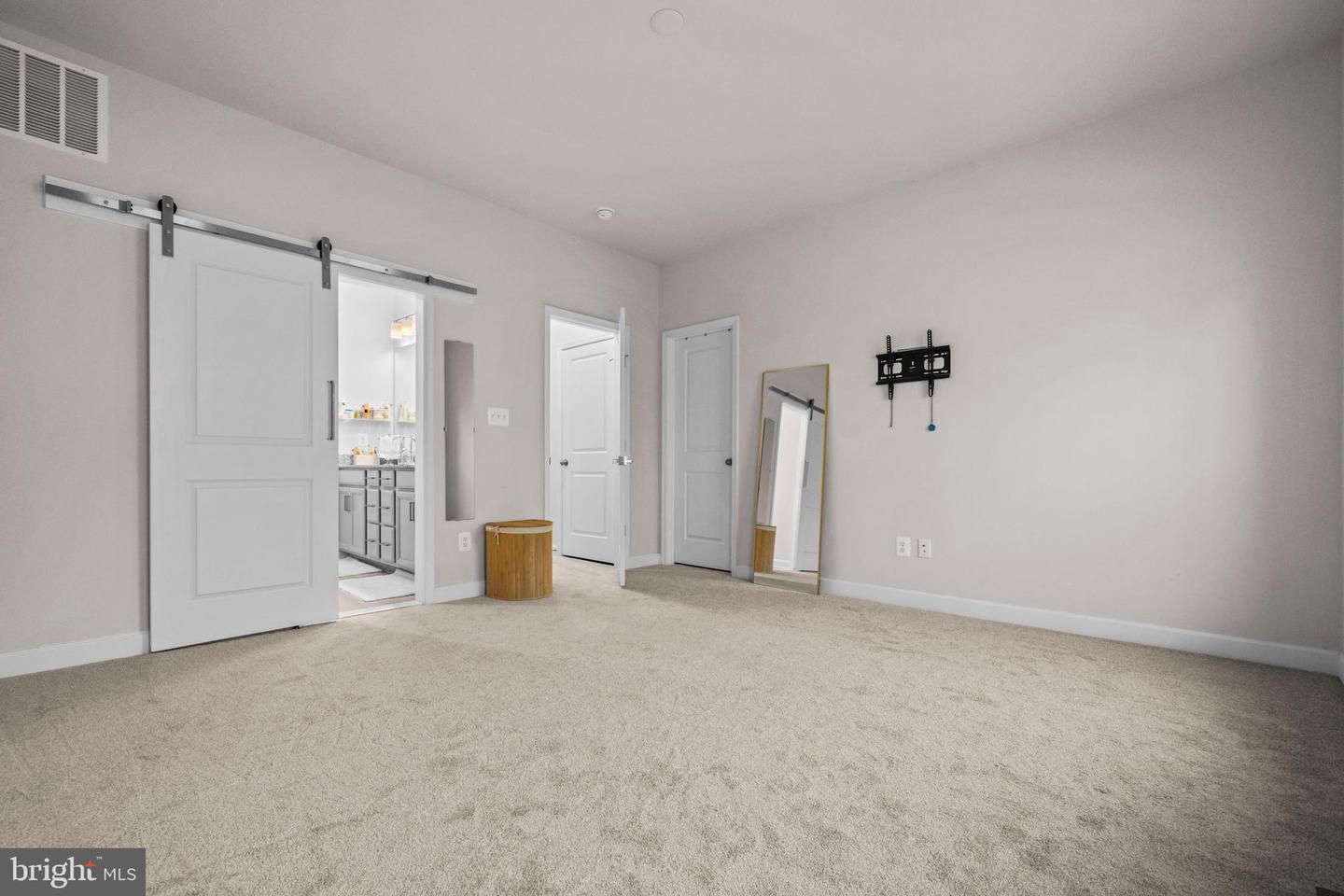 4434 FAIR LAKES CT, FAIRFAX, Virginia 22033, 4 Bedrooms Bedrooms, ,3 BathroomsBathrooms,Residential,For sale,4434 FAIR LAKES CT,VAFX2283118 MLS # VAFX2283118