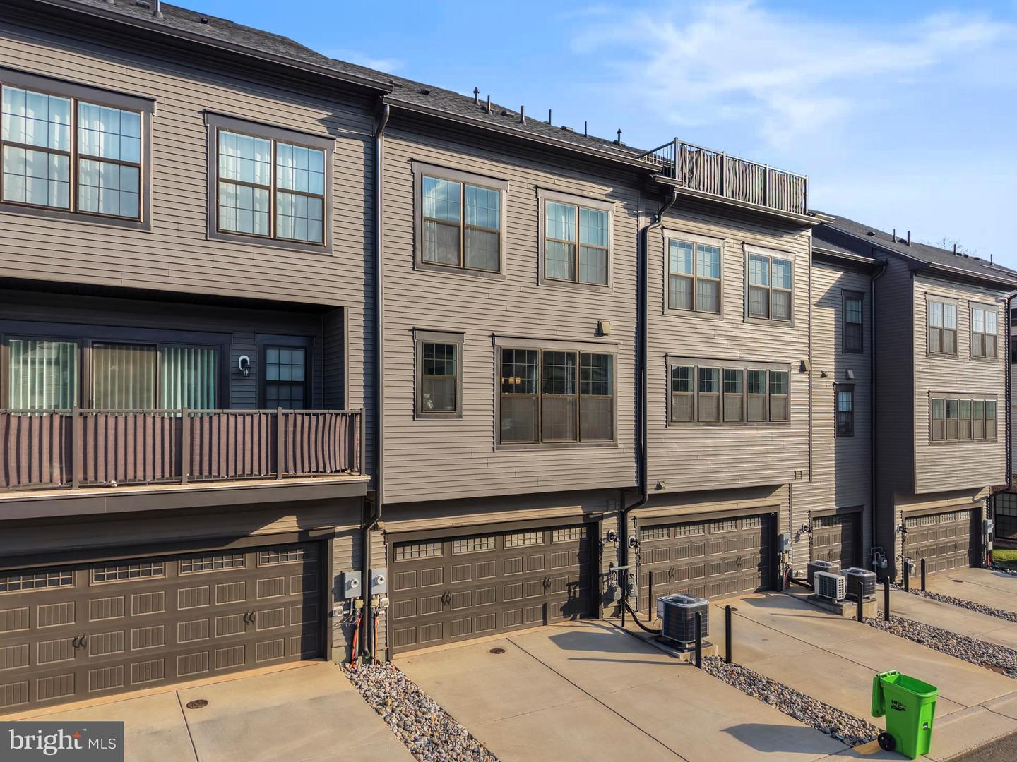 4434 FAIR LAKES CT, FAIRFAX, Virginia 22033, 4 Bedrooms Bedrooms, ,3 BathroomsBathrooms,Residential,For sale,4434 FAIR LAKES CT,VAFX2283118 MLS # VAFX2283118