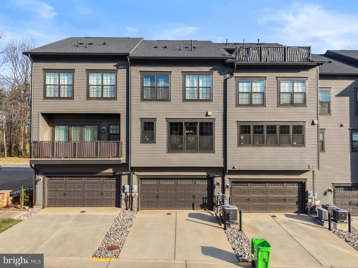 4434 FAIR LAKES CT, FAIRFAX, Virginia 22033, 4 Bedrooms Bedrooms, ,3 BathroomsBathrooms,Residential,For sale,4434 FAIR LAKES CT,VAFX2283118 MLS # VAFX2283118