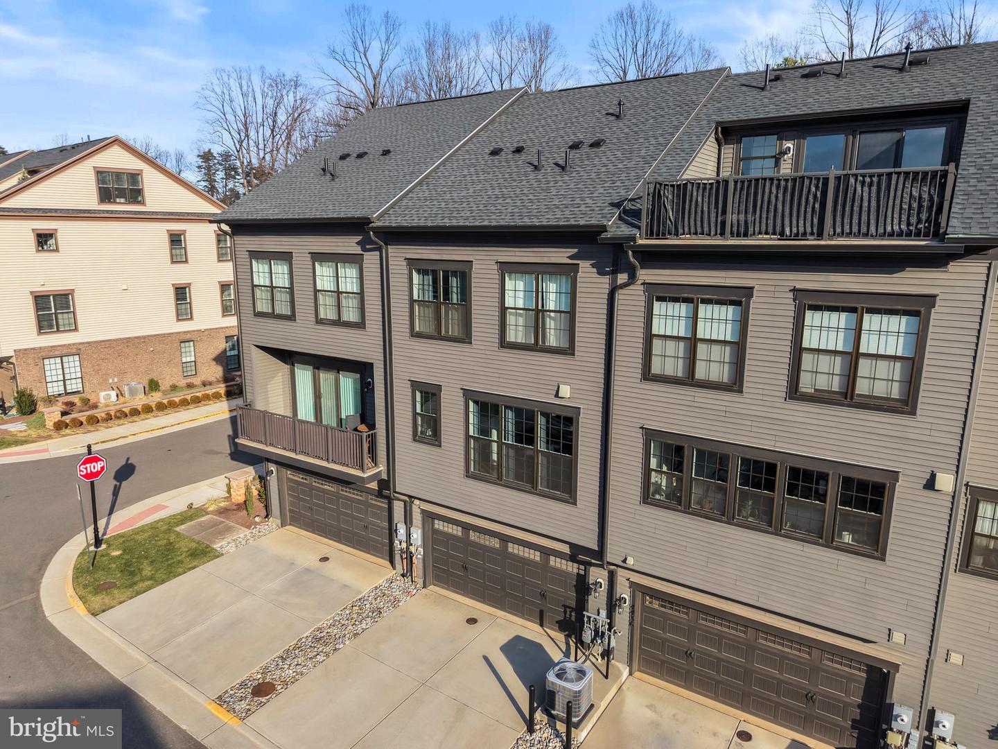 4434 FAIR LAKES CT, FAIRFAX, Virginia 22033, 4 Bedrooms Bedrooms, ,3 BathroomsBathrooms,Residential,For sale,4434 FAIR LAKES CT,VAFX2283118 MLS # VAFX2283118