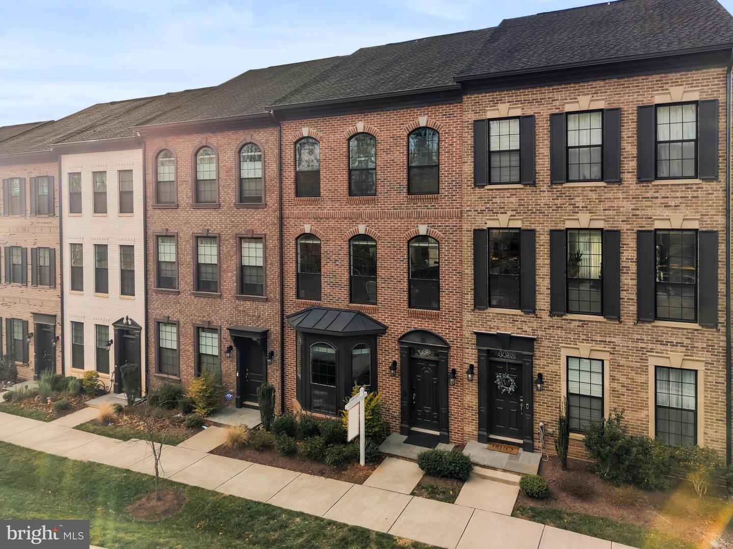 4434 FAIR LAKES CT, FAIRFAX, Virginia 22033, 4 Bedrooms Bedrooms, ,3 BathroomsBathrooms,Residential,For sale,4434 FAIR LAKES CT,VAFX2283118 MLS # VAFX2283118