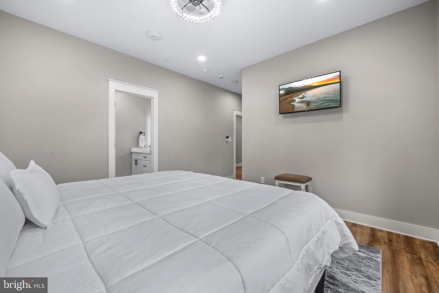 13537 HANGING ROCK LN, LOVETTSVILLE, Virginia 20180, 3 Bedrooms Bedrooms, 9 Rooms Rooms,2 BathroomsBathrooms,Residential,For sale,13537 HANGING ROCK LN,VALO2112918 MLS # VALO2112918