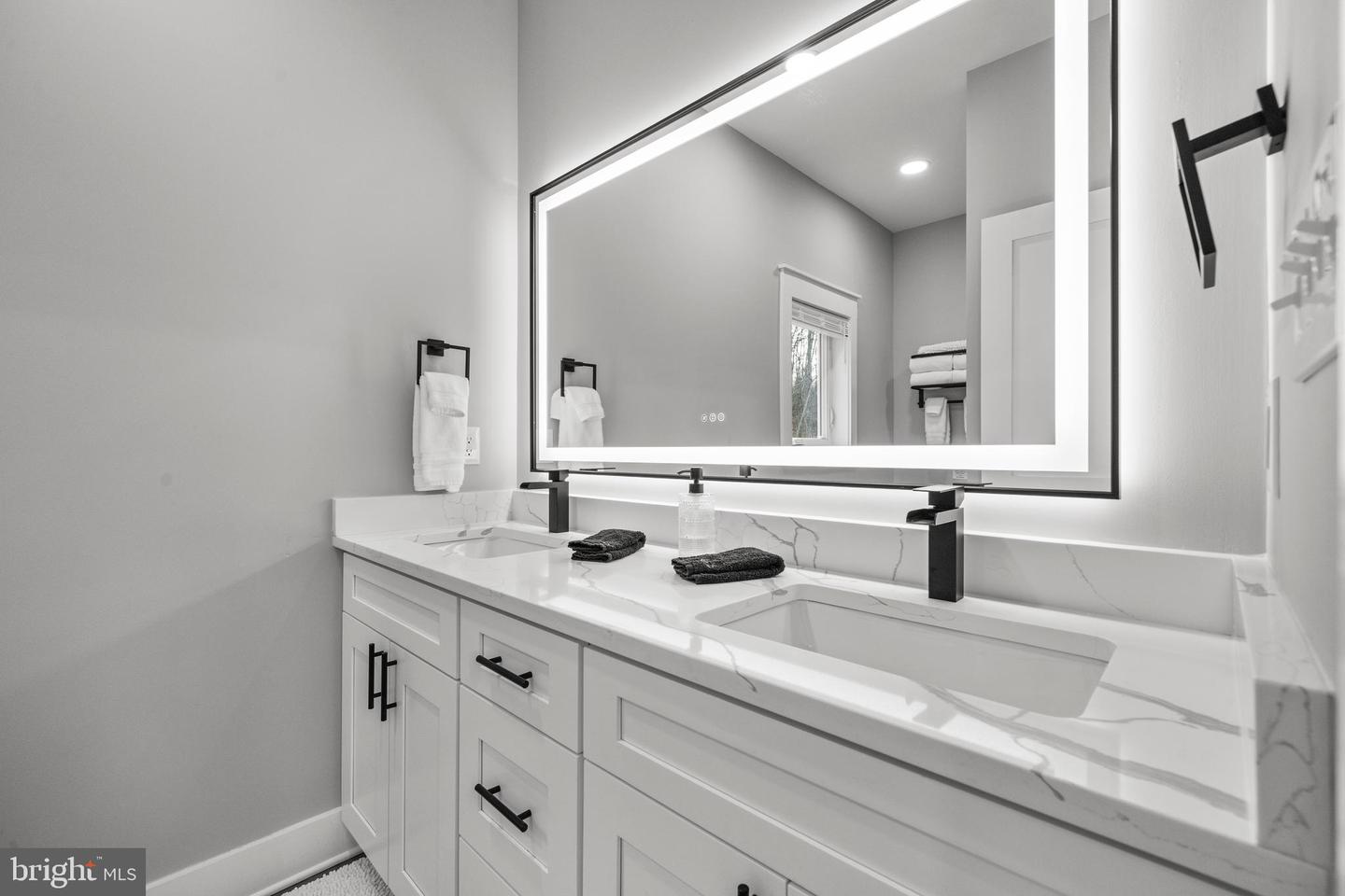 13537 HANGING ROCK LN, LOVETTSVILLE, Virginia 20180, 3 Bedrooms Bedrooms, 9 Rooms Rooms,2 BathroomsBathrooms,Residential,For sale,13537 HANGING ROCK LN,VALO2112918 MLS # VALO2112918