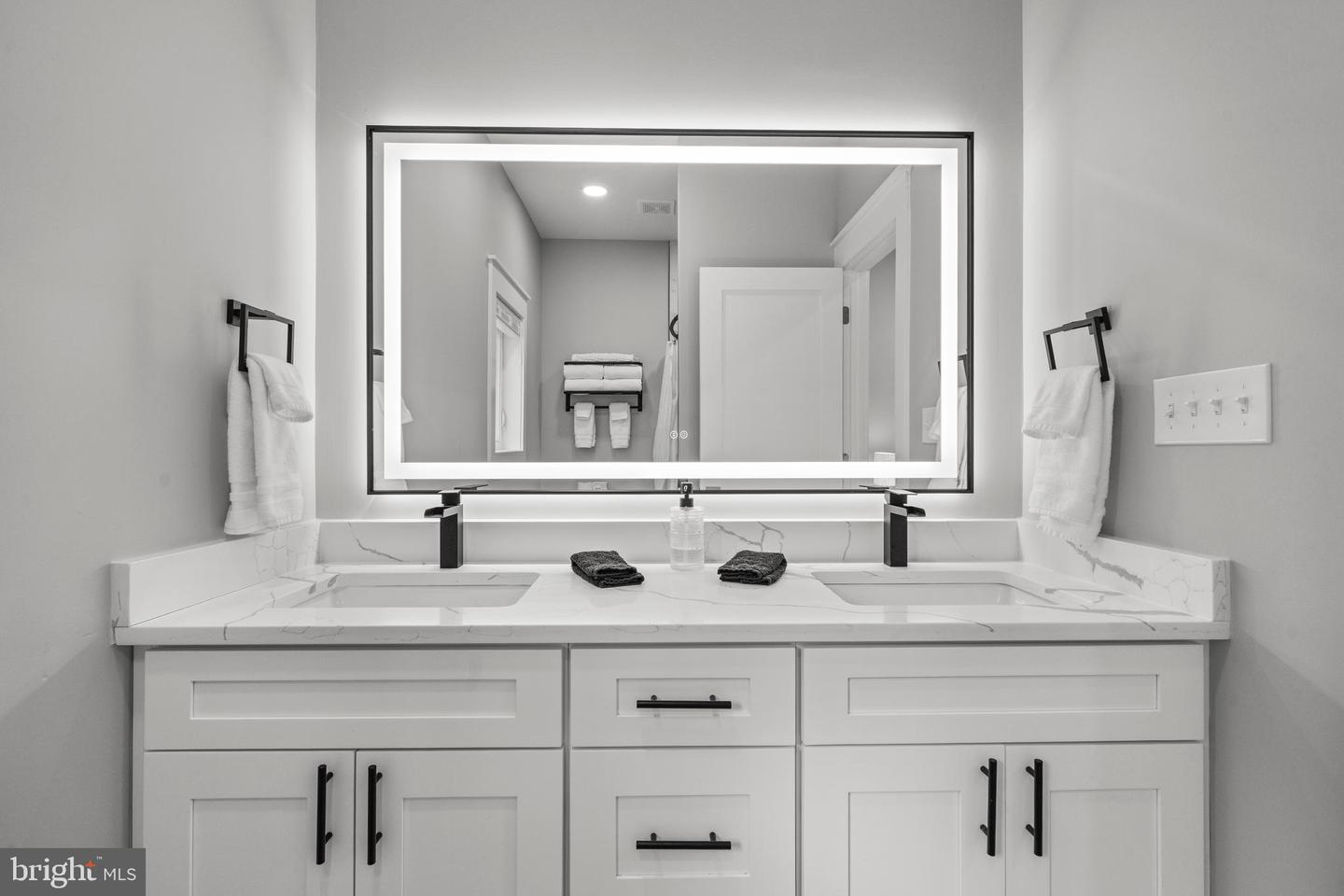 13537 HANGING ROCK LN, LOVETTSVILLE, Virginia 20180, 3 Bedrooms Bedrooms, 9 Rooms Rooms,2 BathroomsBathrooms,Residential,For sale,13537 HANGING ROCK LN,VALO2112918 MLS # VALO2112918