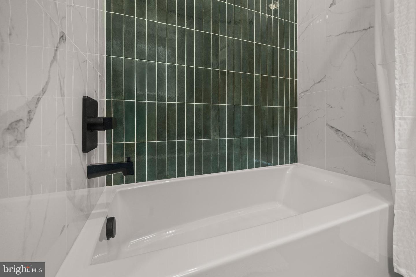 13537 HANGING ROCK LN, LOVETTSVILLE, Virginia 20180, 3 Bedrooms Bedrooms, 9 Rooms Rooms,2 BathroomsBathrooms,Residential,For sale,13537 HANGING ROCK LN,VALO2112918 MLS # VALO2112918