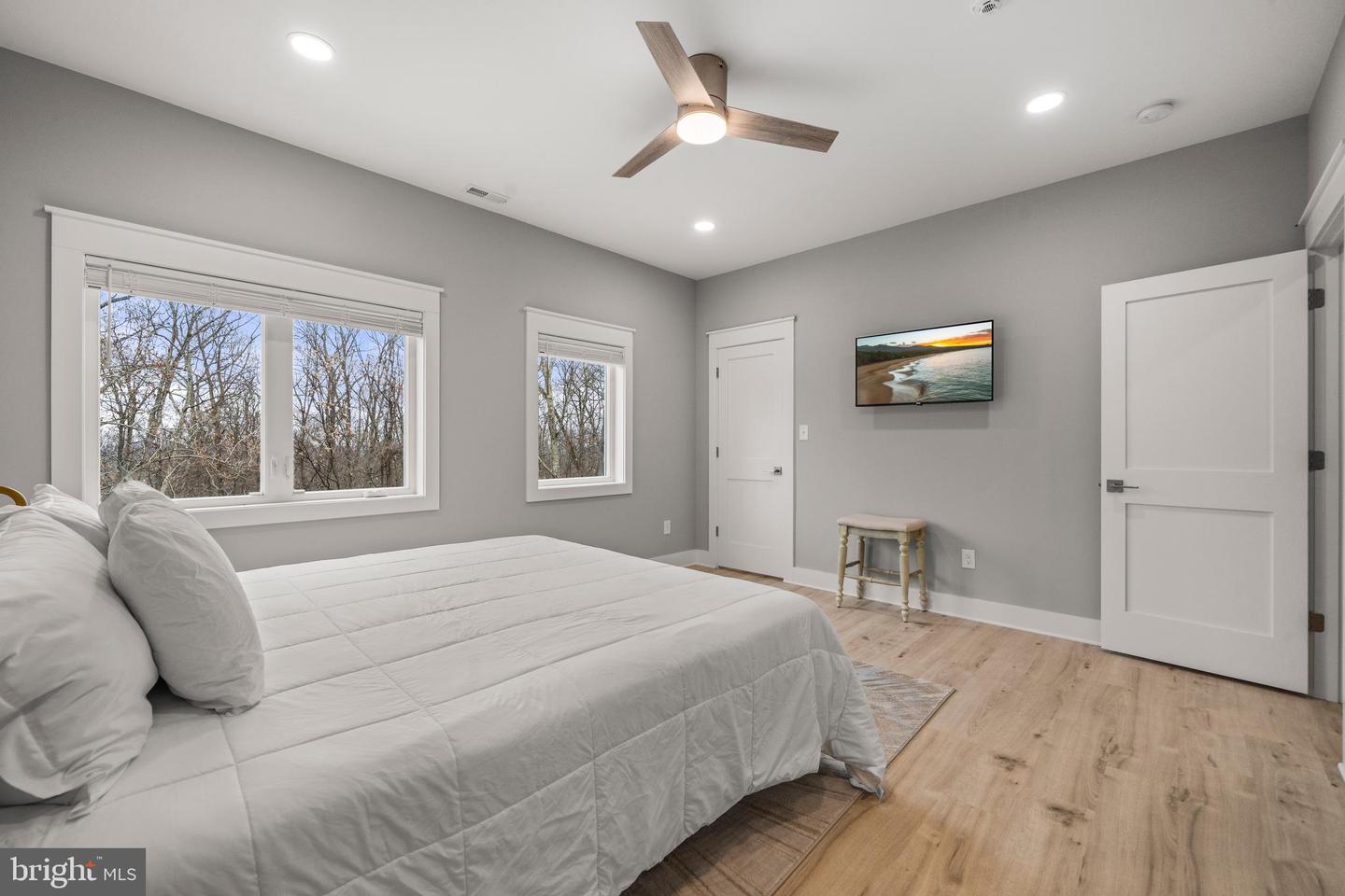 13537 HANGING ROCK LN, LOVETTSVILLE, Virginia 20180, 3 Bedrooms Bedrooms, 9 Rooms Rooms,2 BathroomsBathrooms,Residential,For sale,13537 HANGING ROCK LN,VALO2112918 MLS # VALO2112918