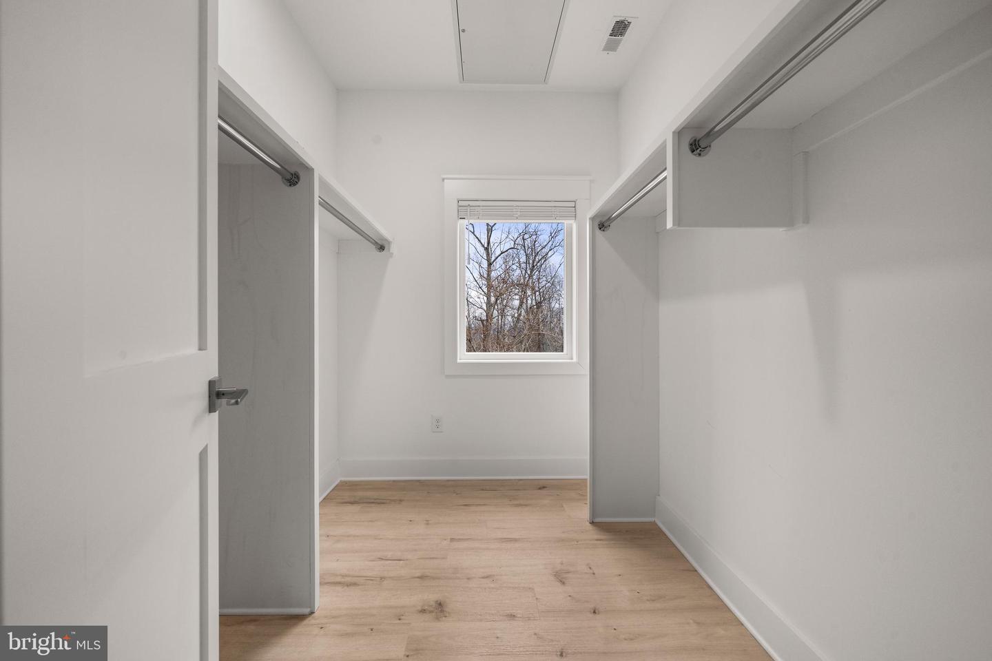 13537 HANGING ROCK LN, LOVETTSVILLE, Virginia 20180, 3 Bedrooms Bedrooms, 9 Rooms Rooms,2 BathroomsBathrooms,Residential,For sale,13537 HANGING ROCK LN,VALO2112918 MLS # VALO2112918