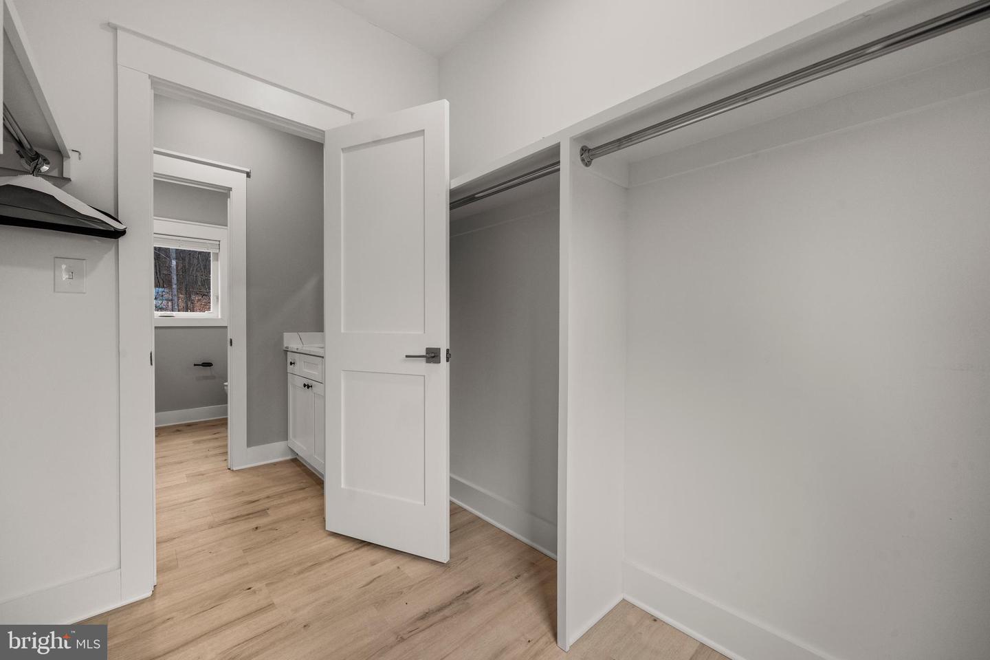 13537 HANGING ROCK LN, LOVETTSVILLE, Virginia 20180, 3 Bedrooms Bedrooms, 9 Rooms Rooms,2 BathroomsBathrooms,Residential,For sale,13537 HANGING ROCK LN,VALO2112918 MLS # VALO2112918