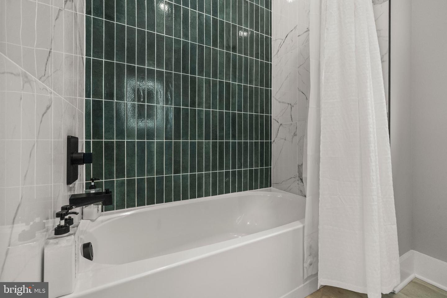 13537 HANGING ROCK LN, LOVETTSVILLE, Virginia 20180, 3 Bedrooms Bedrooms, 9 Rooms Rooms,2 BathroomsBathrooms,Residential,For sale,13537 HANGING ROCK LN,VALO2112918 MLS # VALO2112918