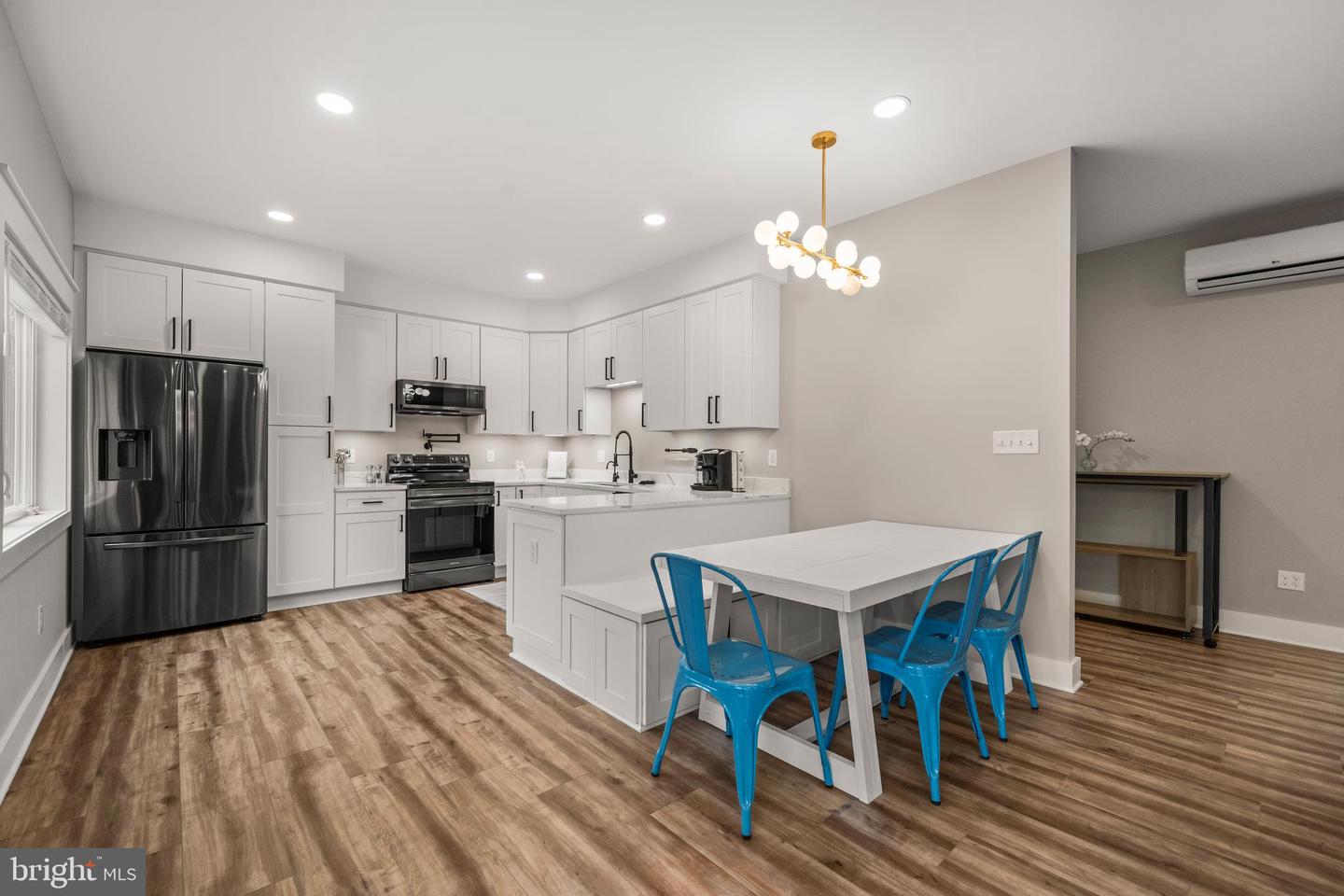 13537 HANGING ROCK LN, LOVETTSVILLE, Virginia 20180, 3 Bedrooms Bedrooms, 9 Rooms Rooms,2 BathroomsBathrooms,Residential,For sale,13537 HANGING ROCK LN,VALO2112918 MLS # VALO2112918