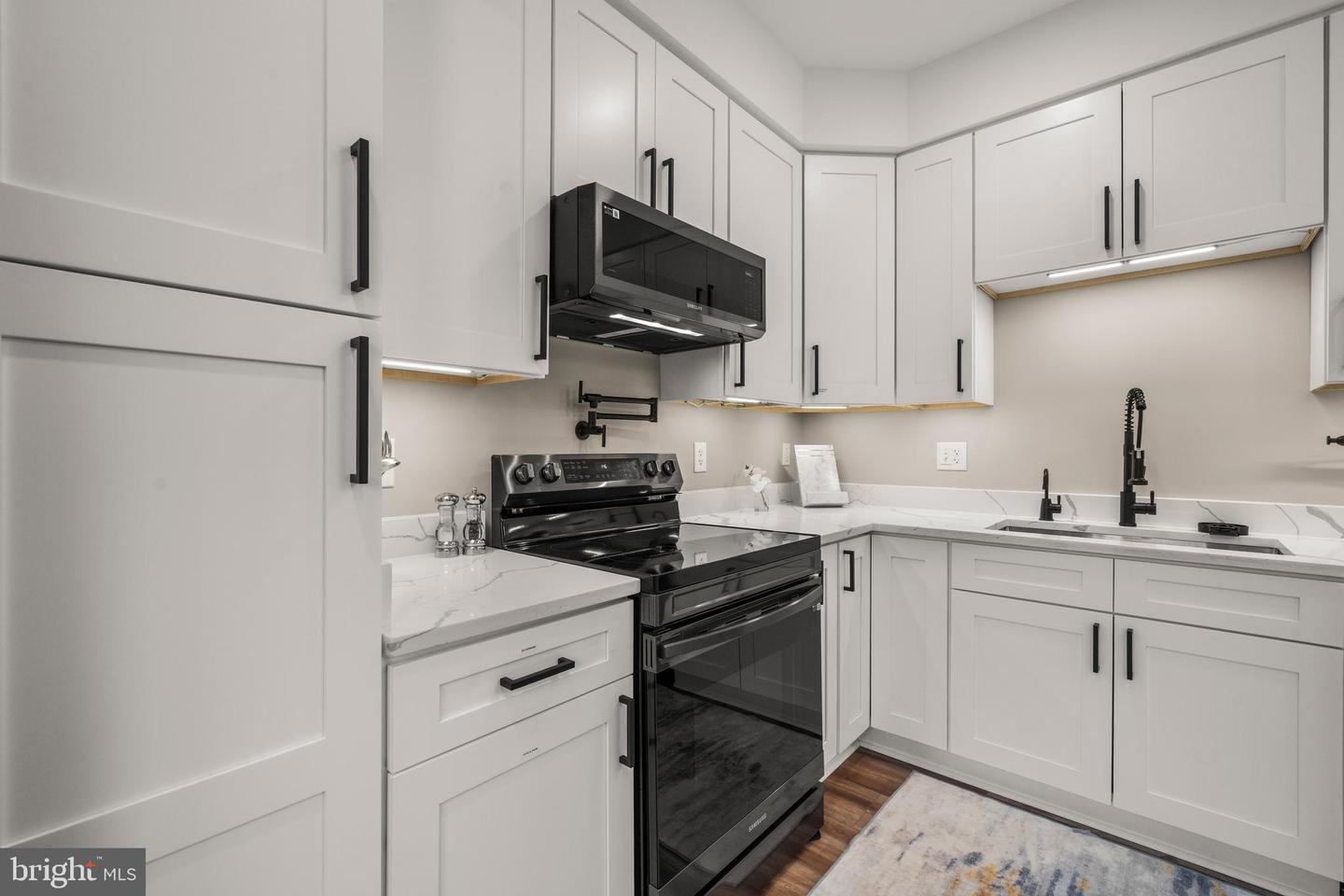 13537 HANGING ROCK LN, LOVETTSVILLE, Virginia 20180, 3 Bedrooms Bedrooms, 9 Rooms Rooms,2 BathroomsBathrooms,Residential,For sale,13537 HANGING ROCK LN,VALO2112918 MLS # VALO2112918