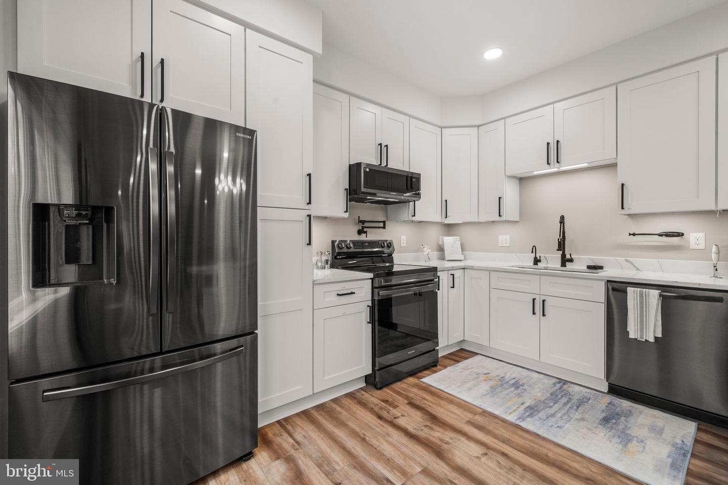 13537 HANGING ROCK LN, LOVETTSVILLE, Virginia 20180, 3 Bedrooms Bedrooms, 9 Rooms Rooms,2 BathroomsBathrooms,Residential,For sale,13537 HANGING ROCK LN,VALO2112918 MLS # VALO2112918