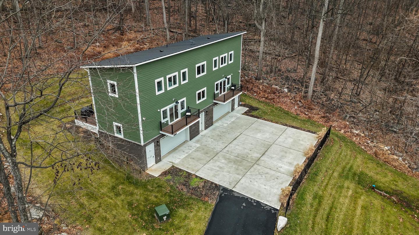 13537 HANGING ROCK LN, LOVETTSVILLE, Virginia 20180, 3 Bedrooms Bedrooms, 9 Rooms Rooms,2 BathroomsBathrooms,Residential,For sale,13537 HANGING ROCK LN,VALO2112918 MLS # VALO2112918