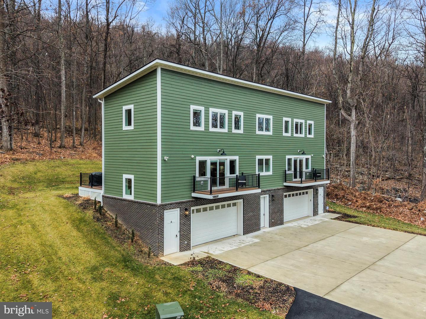 13537 HANGING ROCK LN, LOVETTSVILLE, Virginia 20180, 3 Bedrooms Bedrooms, 9 Rooms Rooms,2 BathroomsBathrooms,Residential,For sale,13537 HANGING ROCK LN,VALO2112918 MLS # VALO2112918