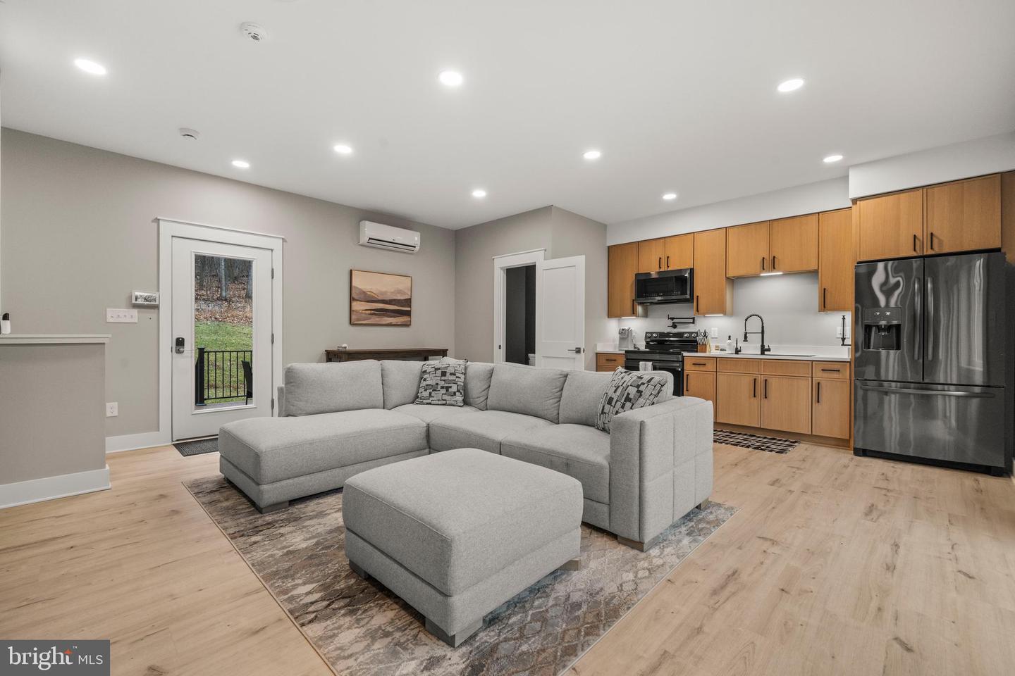 13537 HANGING ROCK LN, LOVETTSVILLE, Virginia 20180, 3 Bedrooms Bedrooms, 9 Rooms Rooms,2 BathroomsBathrooms,Residential,For sale,13537 HANGING ROCK LN,VALO2112918 MLS # VALO2112918