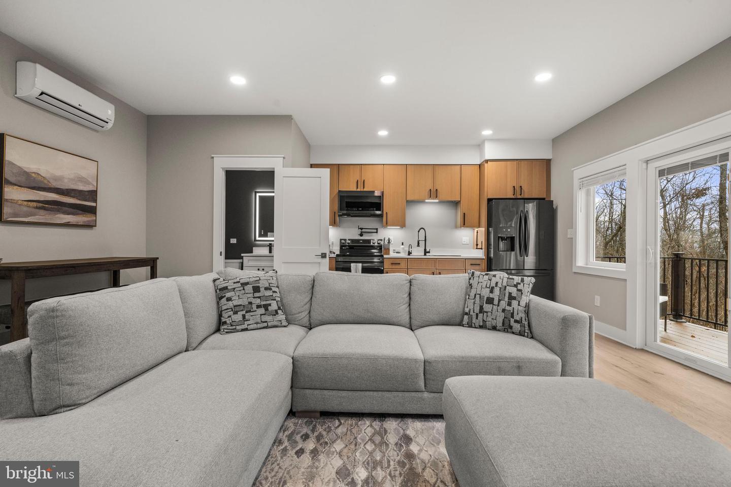 13537 HANGING ROCK LN, LOVETTSVILLE, Virginia 20180, 3 Bedrooms Bedrooms, 9 Rooms Rooms,2 BathroomsBathrooms,Residential,For sale,13537 HANGING ROCK LN,VALO2112918 MLS # VALO2112918