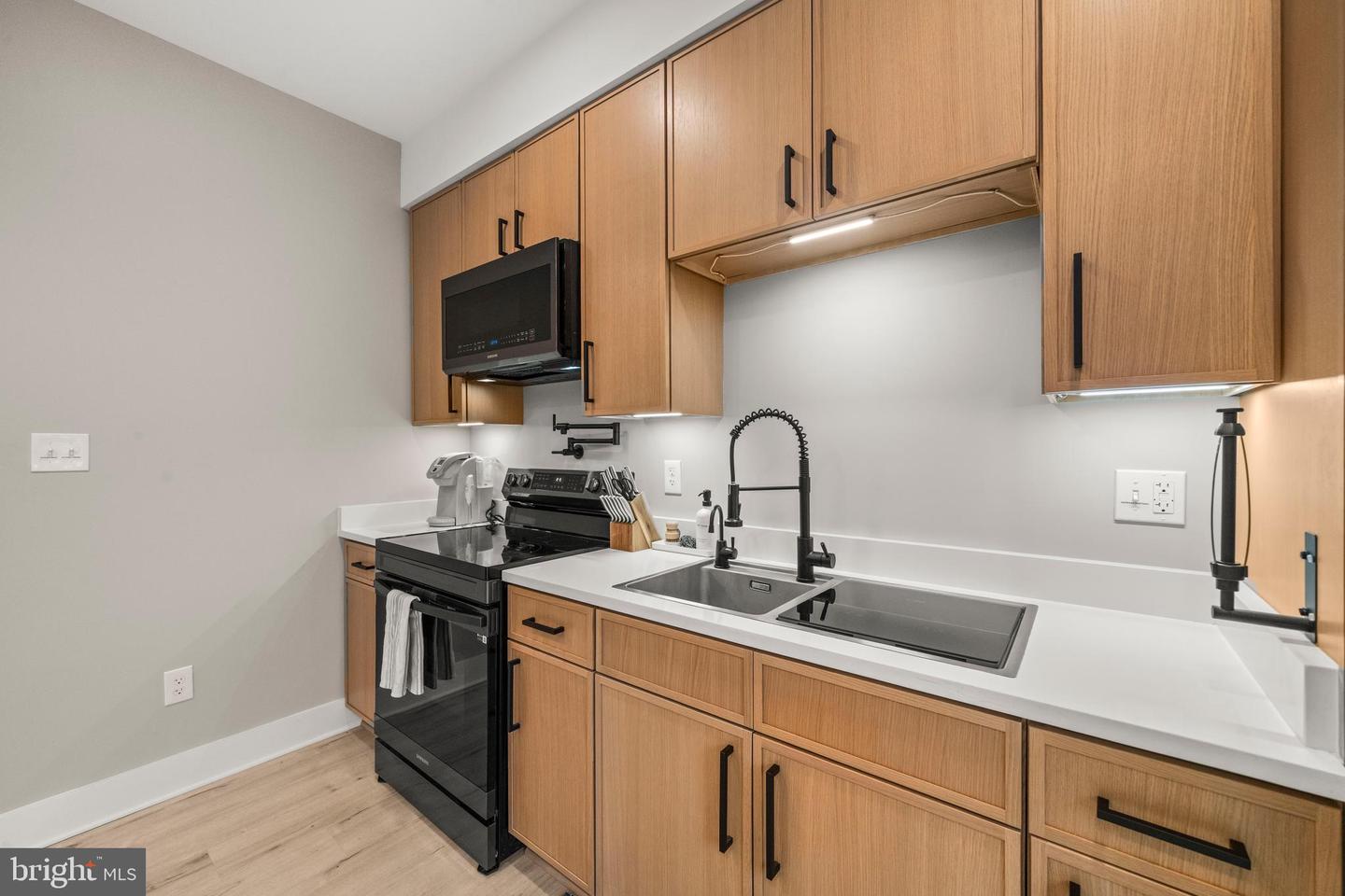 13537 HANGING ROCK LN, LOVETTSVILLE, Virginia 20180, 3 Bedrooms Bedrooms, 9 Rooms Rooms,2 BathroomsBathrooms,Residential,For sale,13537 HANGING ROCK LN,VALO2112918 MLS # VALO2112918