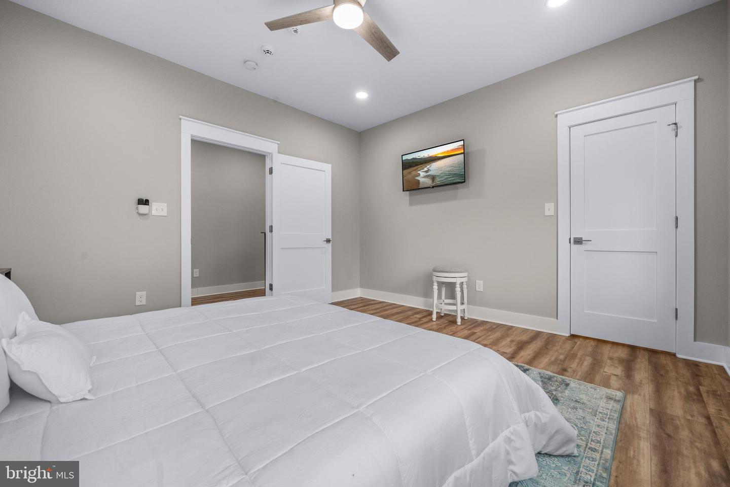 13537 HANGING ROCK LN, LOVETTSVILLE, Virginia 20180, 3 Bedrooms Bedrooms, 9 Rooms Rooms,2 BathroomsBathrooms,Residential,For sale,13537 HANGING ROCK LN,VALO2112918 MLS # VALO2112918