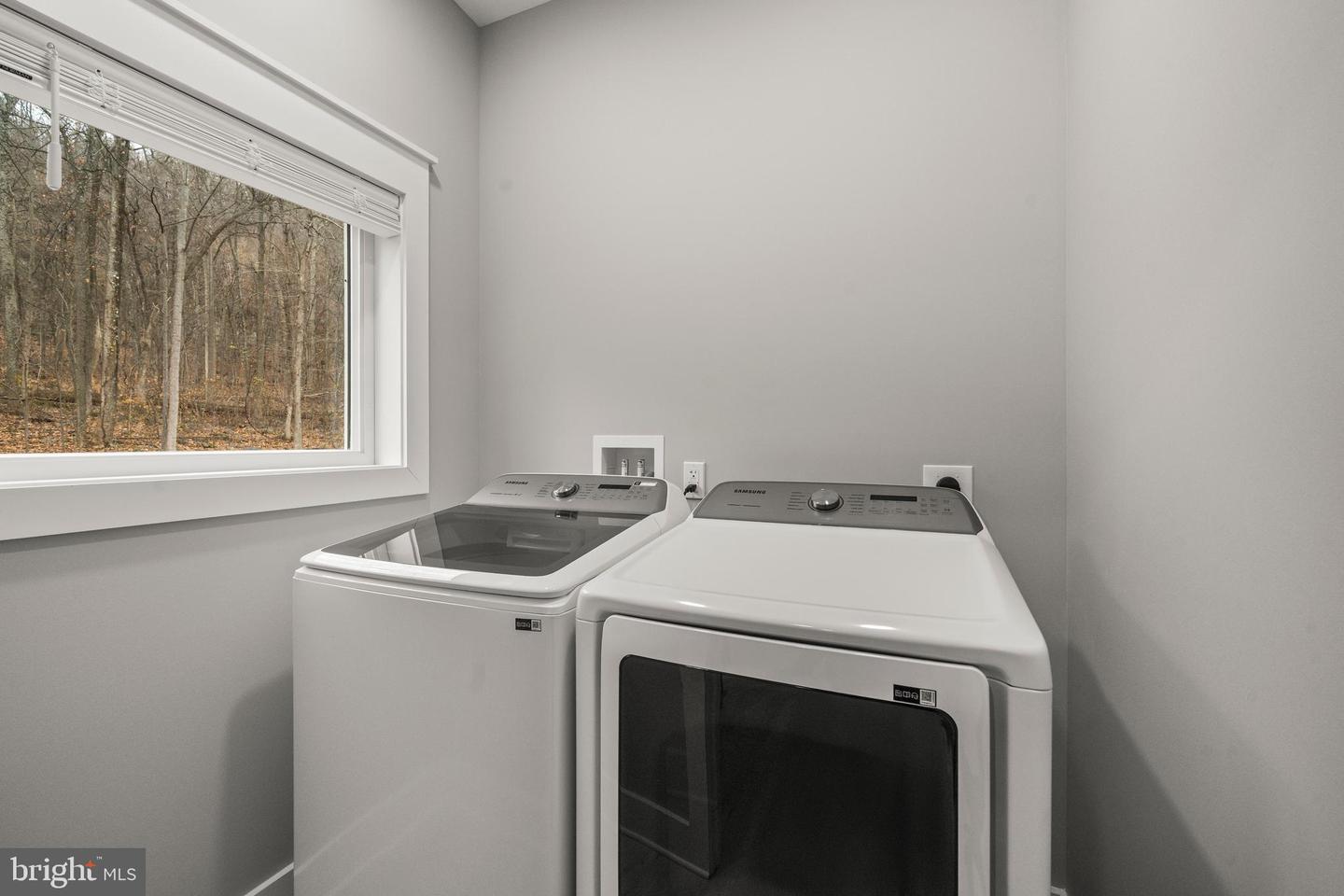 13537 HANGING ROCK LN, LOVETTSVILLE, Virginia 20180, 3 Bedrooms Bedrooms, 9 Rooms Rooms,2 BathroomsBathrooms,Residential,For sale,13537 HANGING ROCK LN,VALO2112918 MLS # VALO2112918