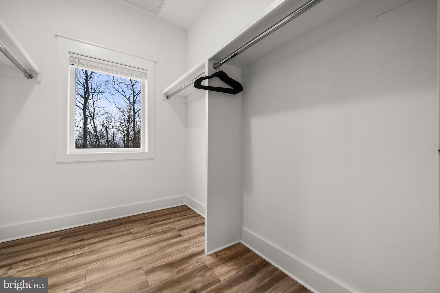 13537 HANGING ROCK LN, LOVETTSVILLE, Virginia 20180, 3 Bedrooms Bedrooms, 9 Rooms Rooms,2 BathroomsBathrooms,Residential,For sale,13537 HANGING ROCK LN,VALO2112918 MLS # VALO2112918