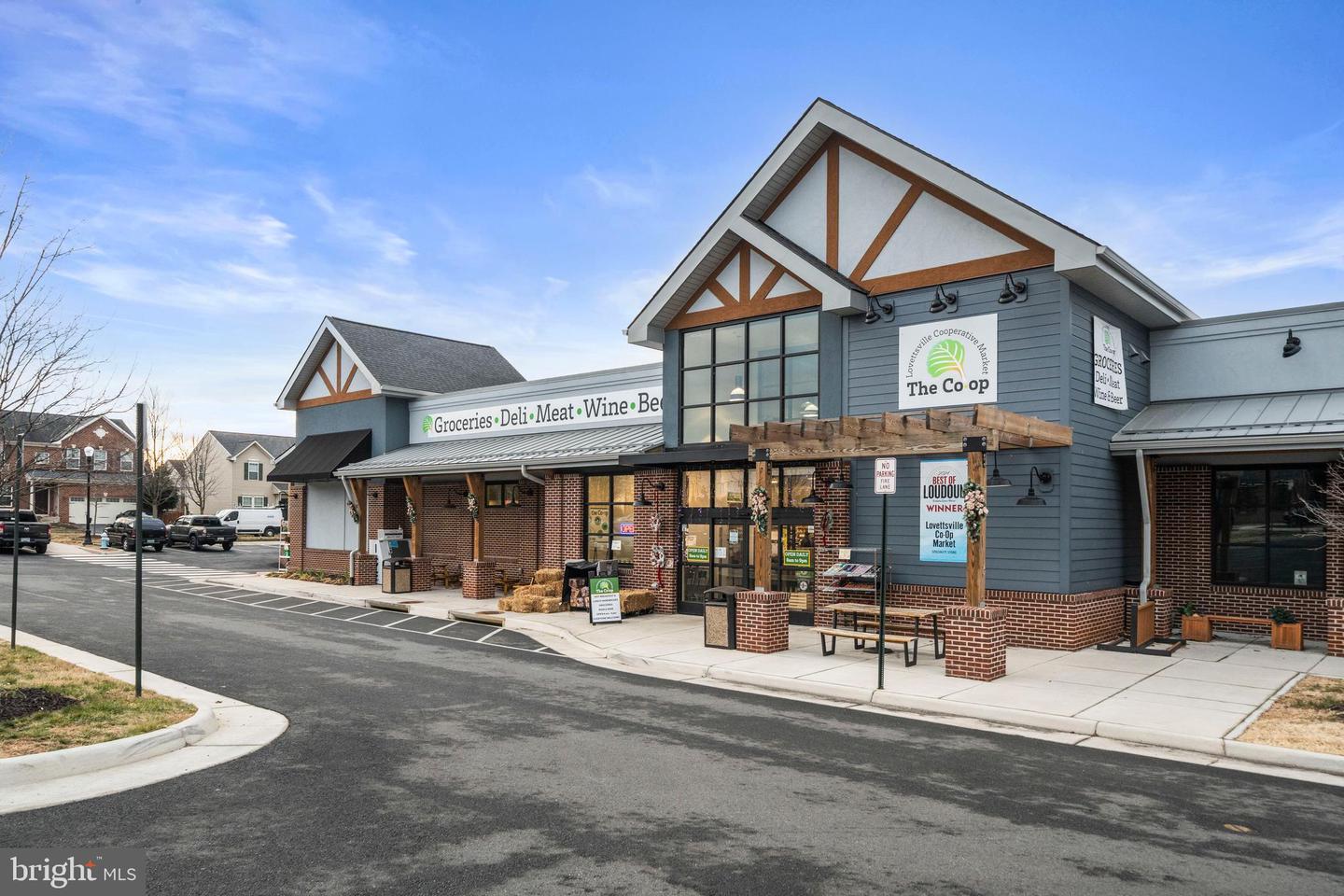 13537 HANGING ROCK LN, LOVETTSVILLE, Virginia 20180, 3 Bedrooms Bedrooms, 9 Rooms Rooms,2 BathroomsBathrooms,Residential,For sale,13537 HANGING ROCK LN,VALO2112918 MLS # VALO2112918