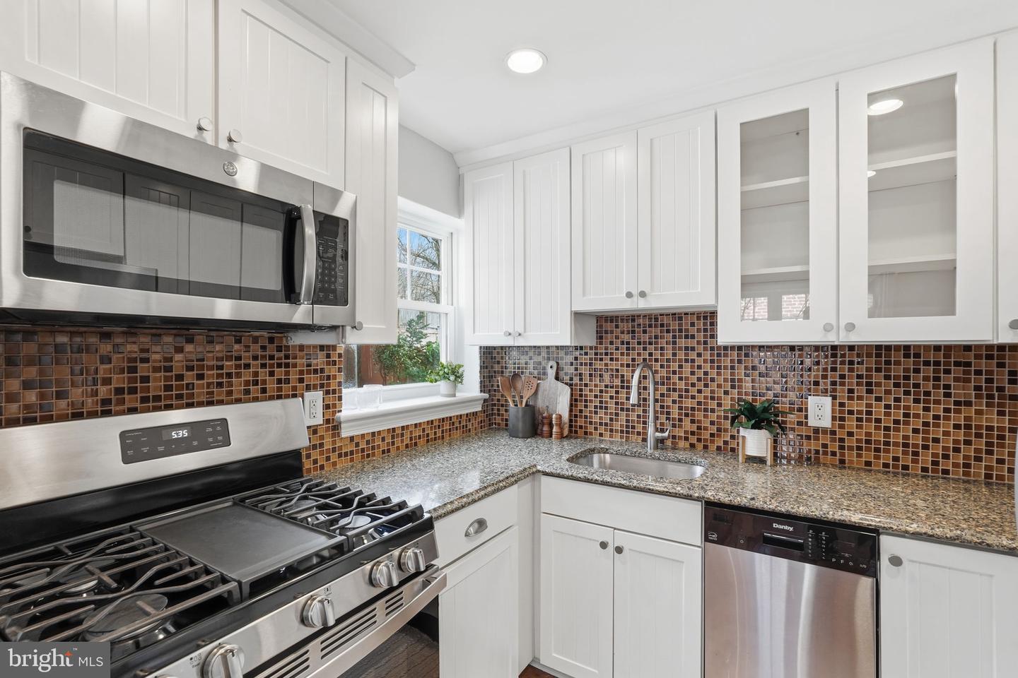 2109 S QUEBEC ST S, ARLINGTON, Virginia 22204, 4 Bedrooms Bedrooms, ,2 BathroomsBathrooms,Residential,For sale,2109 S QUEBEC ST S,VAAR2067172 MLS # VAAR2067172