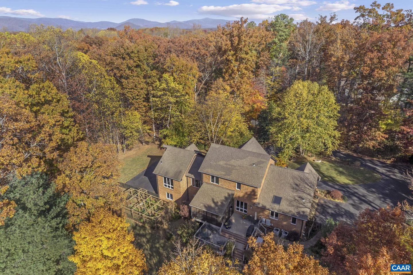 2815 COLA WOODS LN, CHARLOTTESVILLE, Virginia 22901, 5 Bedrooms Bedrooms, ,4 BathroomsBathrooms,Residential,For sale,2815 COLA WOODS LN,672139 MLS # 672139