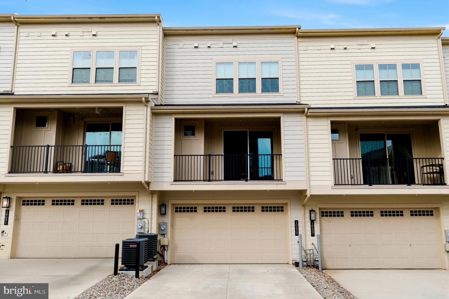 10689 FAIRGROUNDS DR, FAIRFAX, Virginia 22030, 3 Bedrooms Bedrooms, ,2 BathroomsBathrooms,Residential,For sale,10689 FAIRGROUNDS DR,VAFC2007600 MLS # VAFC2007600 10689 FAIRGROUNDS DR, FAIRFAX, Virginia 22030, 3 Bedrooms Bedrooms, ,2 BathroomsBathrooms,Residential,For sale,10689 FAIRGROUNDS DR,VAFC2007600 MLS # VAFC2007600