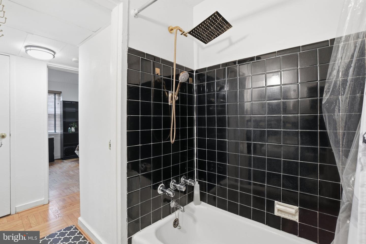 6610 10TH ST #A2, ALEXANDRIA, Virginia 22307, 2 Bedrooms Bedrooms, ,1 BathroomBathrooms,Residential,For sale,6610 10TH ST #A2,VAFX2284310 MLS # VAFX2284310