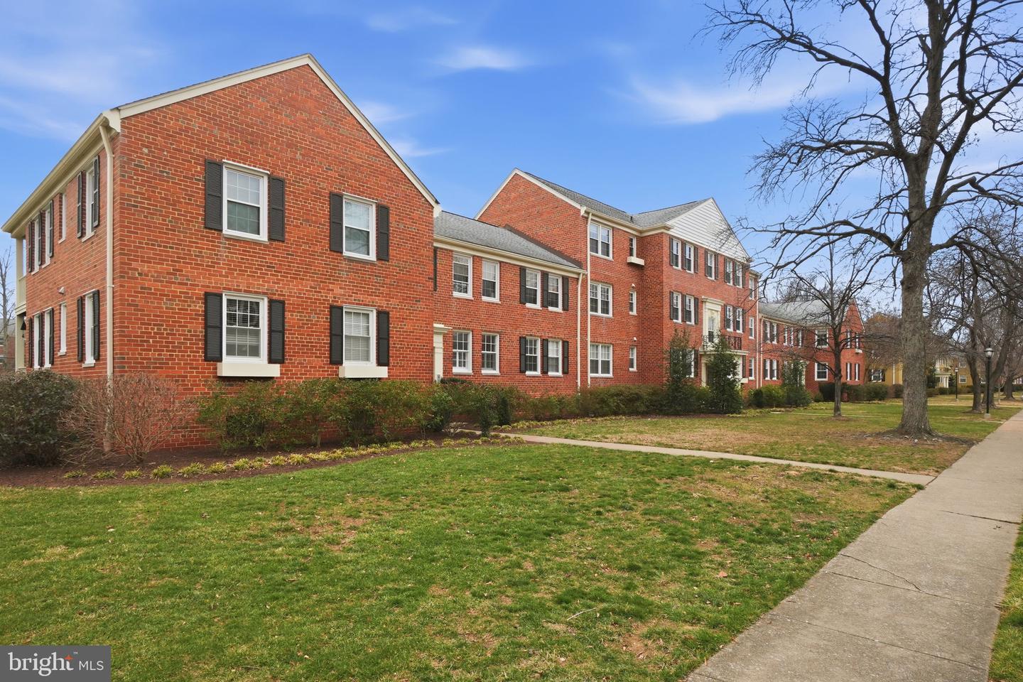 6610 10TH ST #A2, ALEXANDRIA, Virginia 22307, 2 Bedrooms Bedrooms, ,1 BathroomBathrooms,Residential,For sale,6610 10TH ST #A2,VAFX2284310 MLS # VAFX2284310