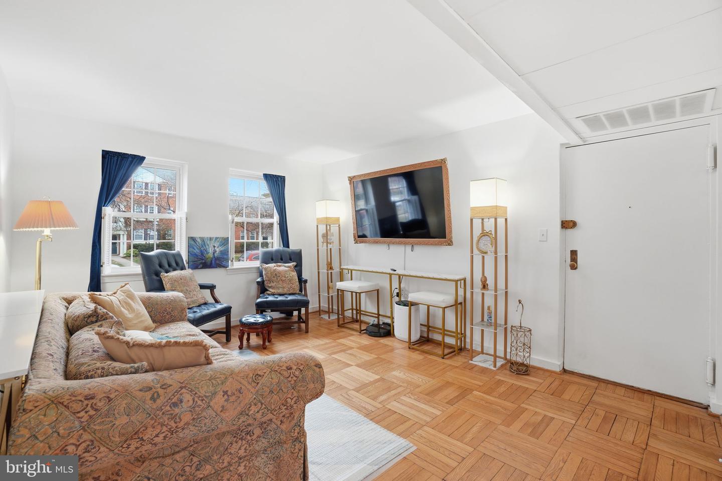 6610 10TH ST #A2, ALEXANDRIA, Virginia 22307, 2 Bedrooms Bedrooms, ,1 BathroomBathrooms,Residential,For sale,6610 10TH ST #A2,VAFX2284310 MLS # VAFX2284310