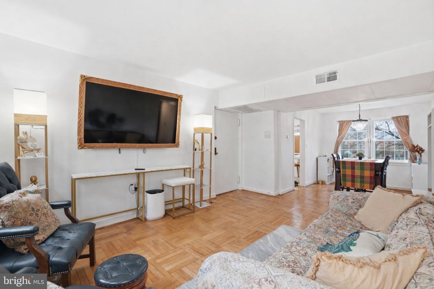 6610 10TH ST #A2, ALEXANDRIA, Virginia 22307, 2 Bedrooms Bedrooms, ,1 BathroomBathrooms,Residential,For sale,6610 10TH ST #A2,VAFX2284310 MLS # VAFX2284310