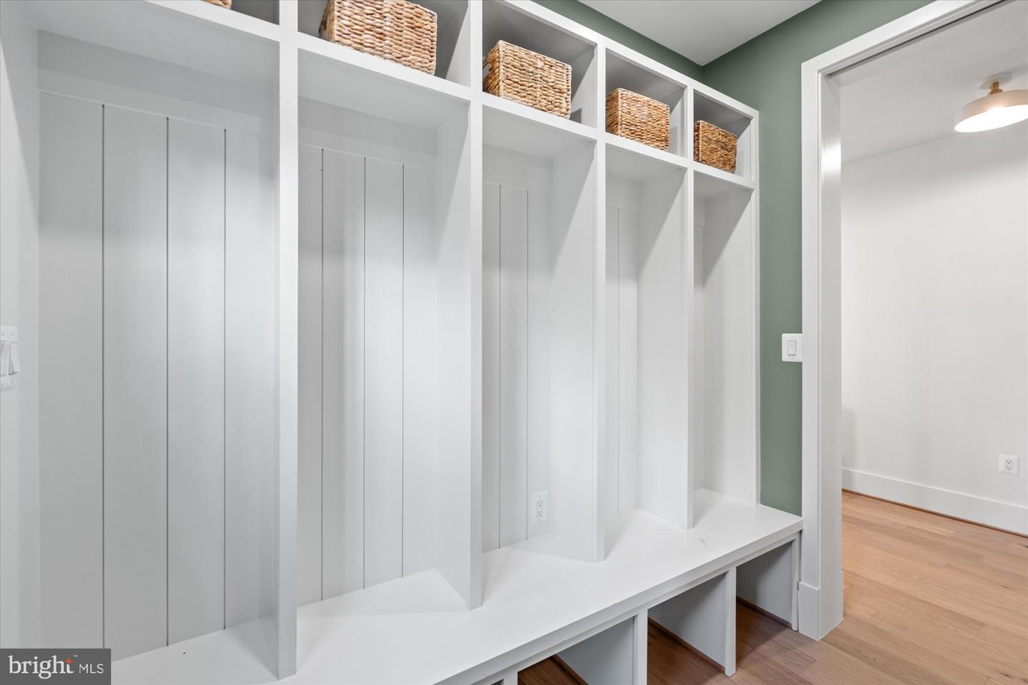 405 E NELSON AVE, ALEXANDRIA, Virginia 22301, 4 Bedrooms Bedrooms, ,3 BathroomsBathrooms,Residential,For sale,405 E NELSON AVE,VAAX2052894 MLS # VAAX2052894