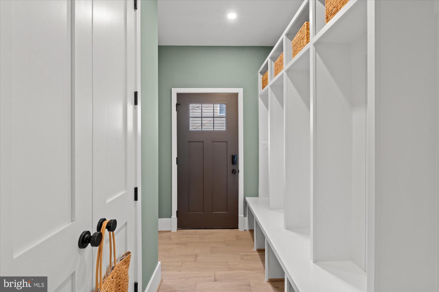 405 E NELSON AVE, ALEXANDRIA, Virginia 22301, 4 Bedrooms Bedrooms, ,3 BathroomsBathrooms,Residential,For sale,405 E NELSON AVE,VAAX2052894 MLS # VAAX2052894