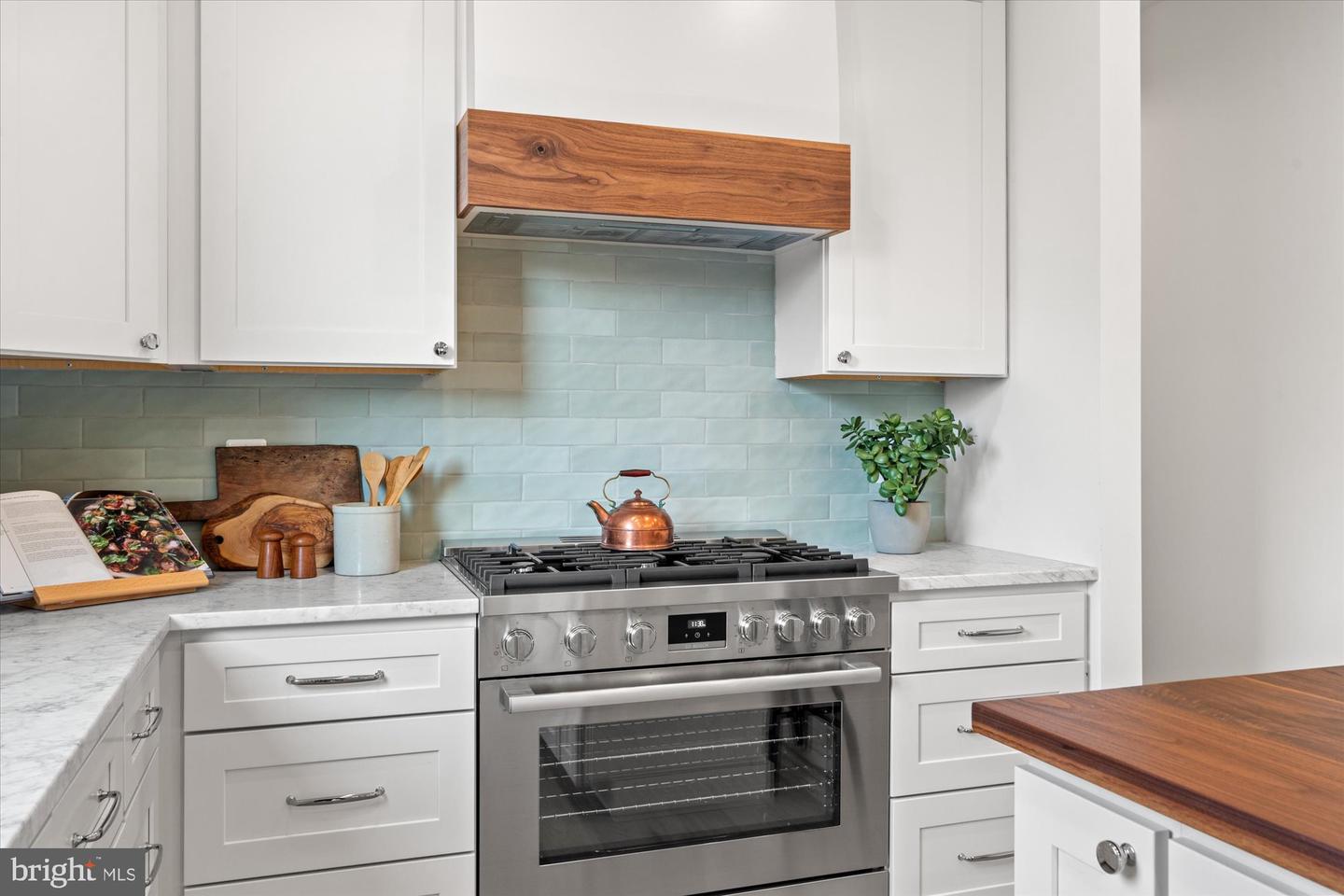 405 E NELSON AVE, ALEXANDRIA, Virginia 22301, 4 Bedrooms Bedrooms, ,3 BathroomsBathrooms,Residential,For sale,405 E NELSON AVE,VAAX2052894 MLS # VAAX2052894