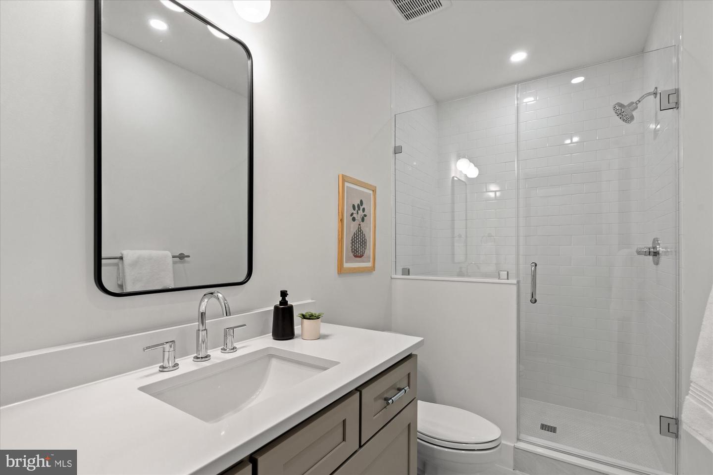 405 E NELSON AVE, ALEXANDRIA, Virginia 22301, 4 Bedrooms Bedrooms, ,3 BathroomsBathrooms,Residential,For sale,405 E NELSON AVE,VAAX2052894 MLS # VAAX2052894