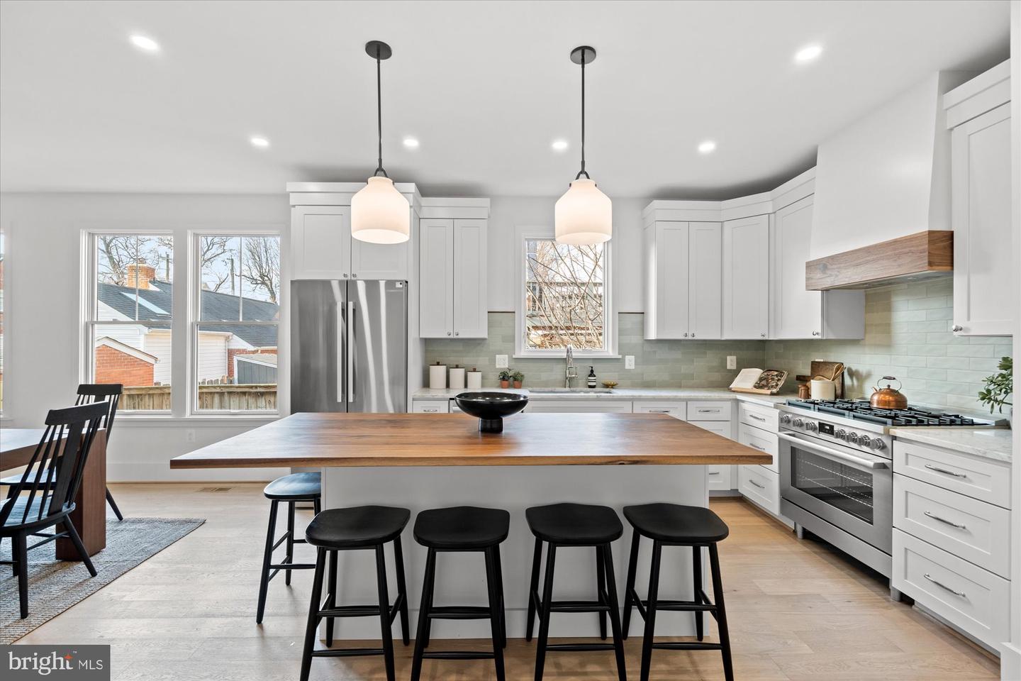 405 E NELSON AVE, ALEXANDRIA, Virginia 22301, 4 Bedrooms Bedrooms, ,3 BathroomsBathrooms,Residential,For sale,405 E NELSON AVE,VAAX2052894 MLS # VAAX2052894