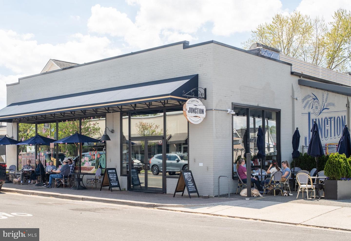 405 E NELSON AVE, ALEXANDRIA, Virginia 22301, 4 Bedrooms Bedrooms, ,3 BathroomsBathrooms,Residential,For sale,405 E NELSON AVE,VAAX2052894 MLS # VAAX2052894