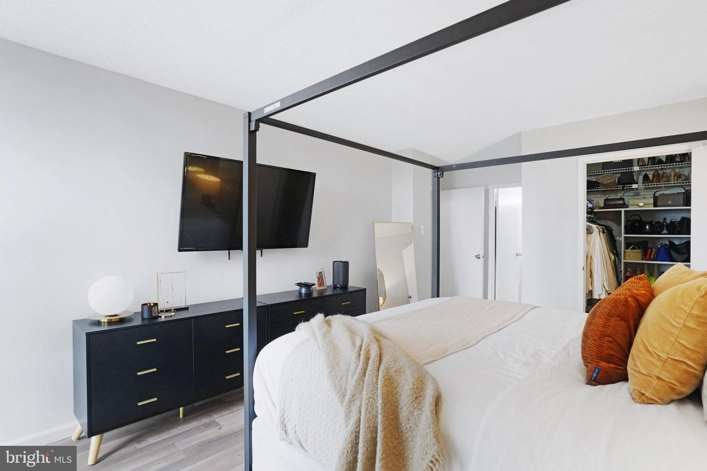 5300 HOLMES RUN PKWY #1413, ALEXANDRIA, Virginia 22304, 2 Bedrooms Bedrooms, ,1 BathroomBathrooms,Residential,For sale,5300 HOLMES RUN PKWY #1413,VAAX2052906 MLS # VAAX2052906 5300 HOLMES RUN PKWY #1413, ALEXANDRIA, Virginia 22304, 2 Bedrooms Bedrooms, ,1 BathroomBathrooms,Residential,For sale,5300 HOLMES RUN PKWY #1413,VAAX2052906 MLS # VAAX2052906