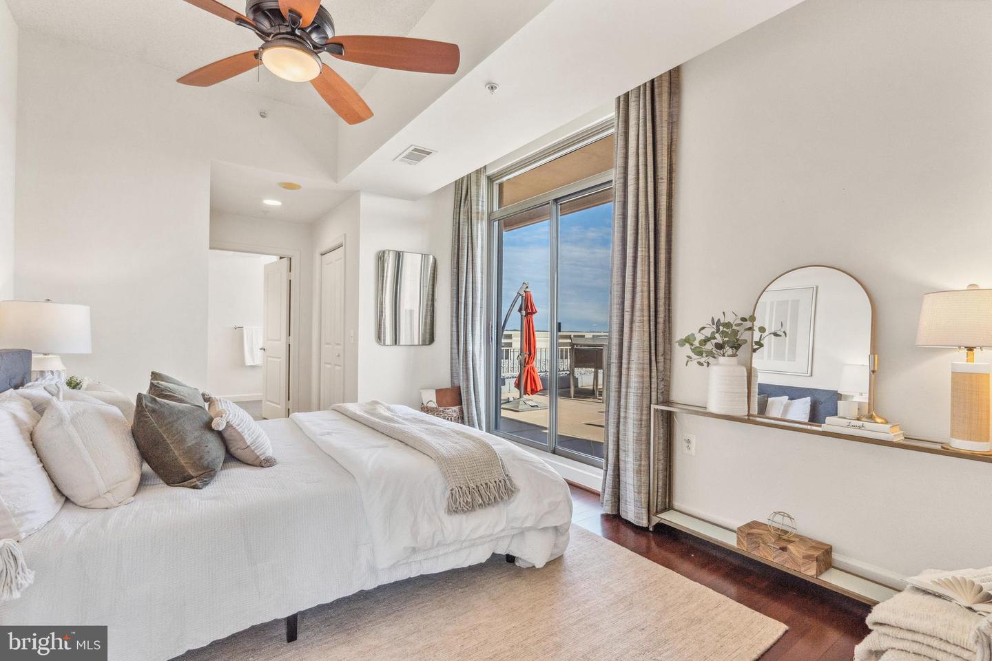 3650 S GLEBE RD #1050, ARLINGTON, Virginia 22202, 2 Bedrooms Bedrooms, ,2 BathroomsBathrooms,Residential,For sale,3650 S GLEBE RD #1050,VAAR2067390 MLS # VAAR2067390