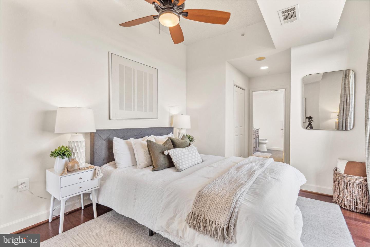 3650 S GLEBE RD #1050, ARLINGTON, Virginia 22202, 2 Bedrooms Bedrooms, ,2 BathroomsBathrooms,Residential,For sale,3650 S GLEBE RD #1050,VAAR2067390 MLS # VAAR2067390