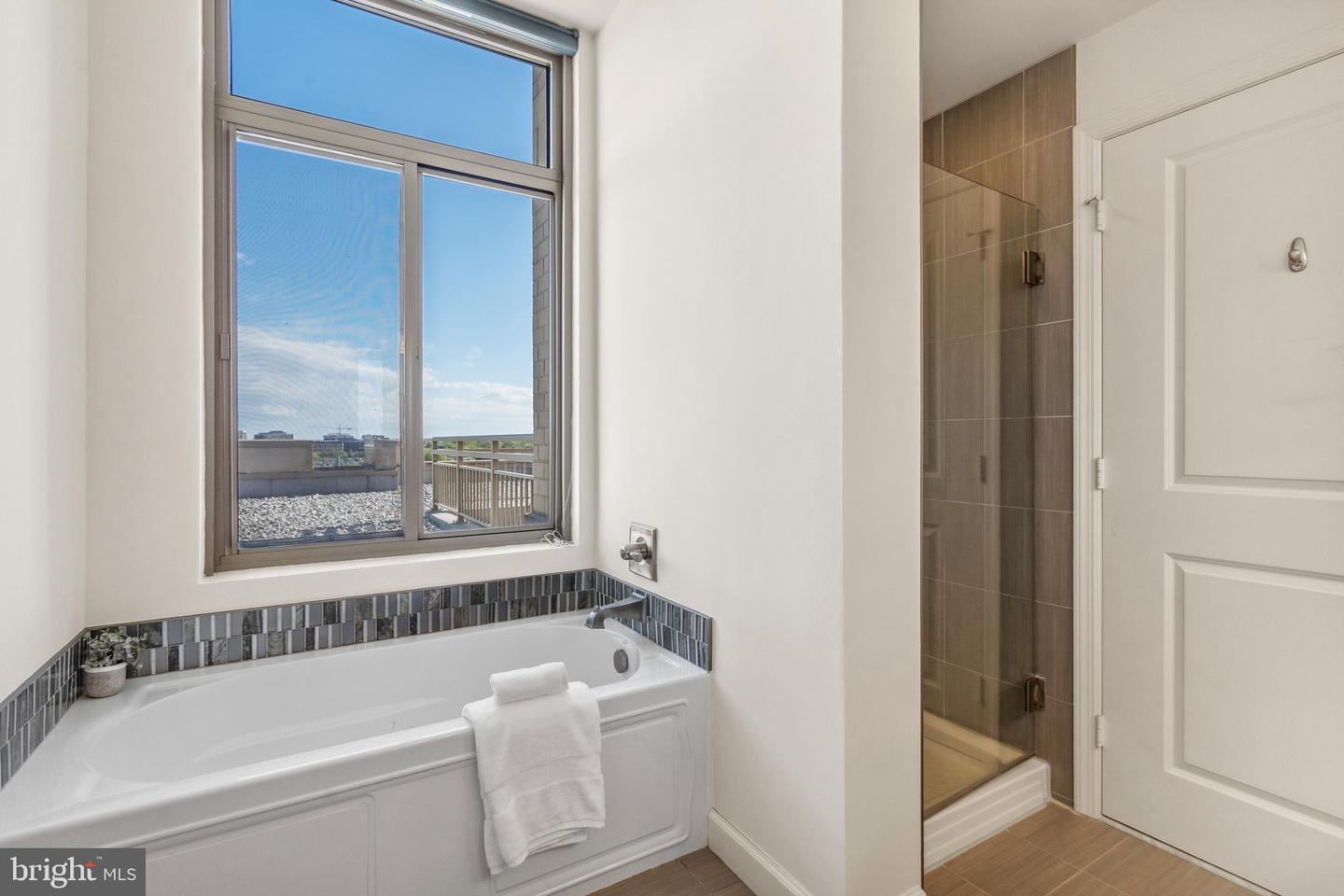 3650 S GLEBE RD #1050, ARLINGTON, Virginia 22202, 2 Bedrooms Bedrooms, ,2 BathroomsBathrooms,Residential,For sale,3650 S GLEBE RD #1050,VAAR2067390 MLS # VAAR2067390