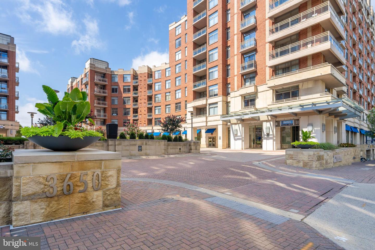 3650 S GLEBE RD #1050, ARLINGTON, Virginia 22202, 2 Bedrooms Bedrooms, ,2 BathroomsBathrooms,Residential,For sale,3650 S GLEBE RD #1050,VAAR2067390 MLS # VAAR2067390