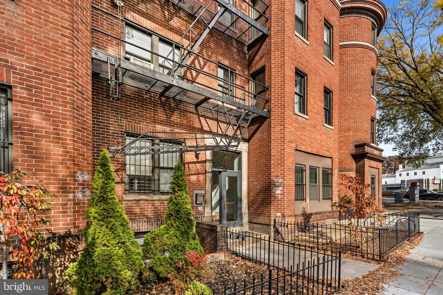 5 RHODE ISLAND AVE NW #202, WASHINGTON, District Of Columbia 20001, 2 Bedrooms Bedrooms, ,1 BathroomBathrooms,Residential,For sale,5 RHODE ISLAND AVE NW #202,DCDC2240240 MLS # DCDC2240240