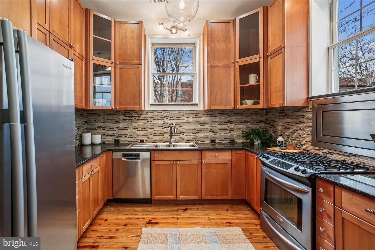 37 17TH ST SE, WASHINGTON, District Of Columbia 20003, 2 Bedrooms Bedrooms, 8 Rooms Rooms,2 BathroomsBathrooms,Residential,For sale,37 17TH ST SE,DCDC2240288 MLS # DCDC2240288