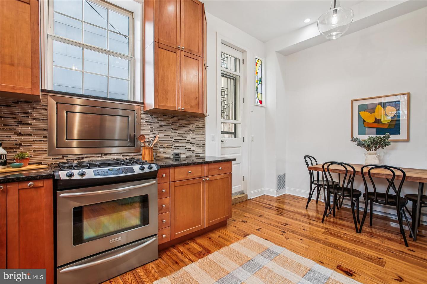 37 17TH ST SE, WASHINGTON, District Of Columbia 20003, 2 Bedrooms Bedrooms, 8 Rooms Rooms,2 BathroomsBathrooms,Residential,For sale,37 17TH ST SE,DCDC2240288 MLS # DCDC2240288