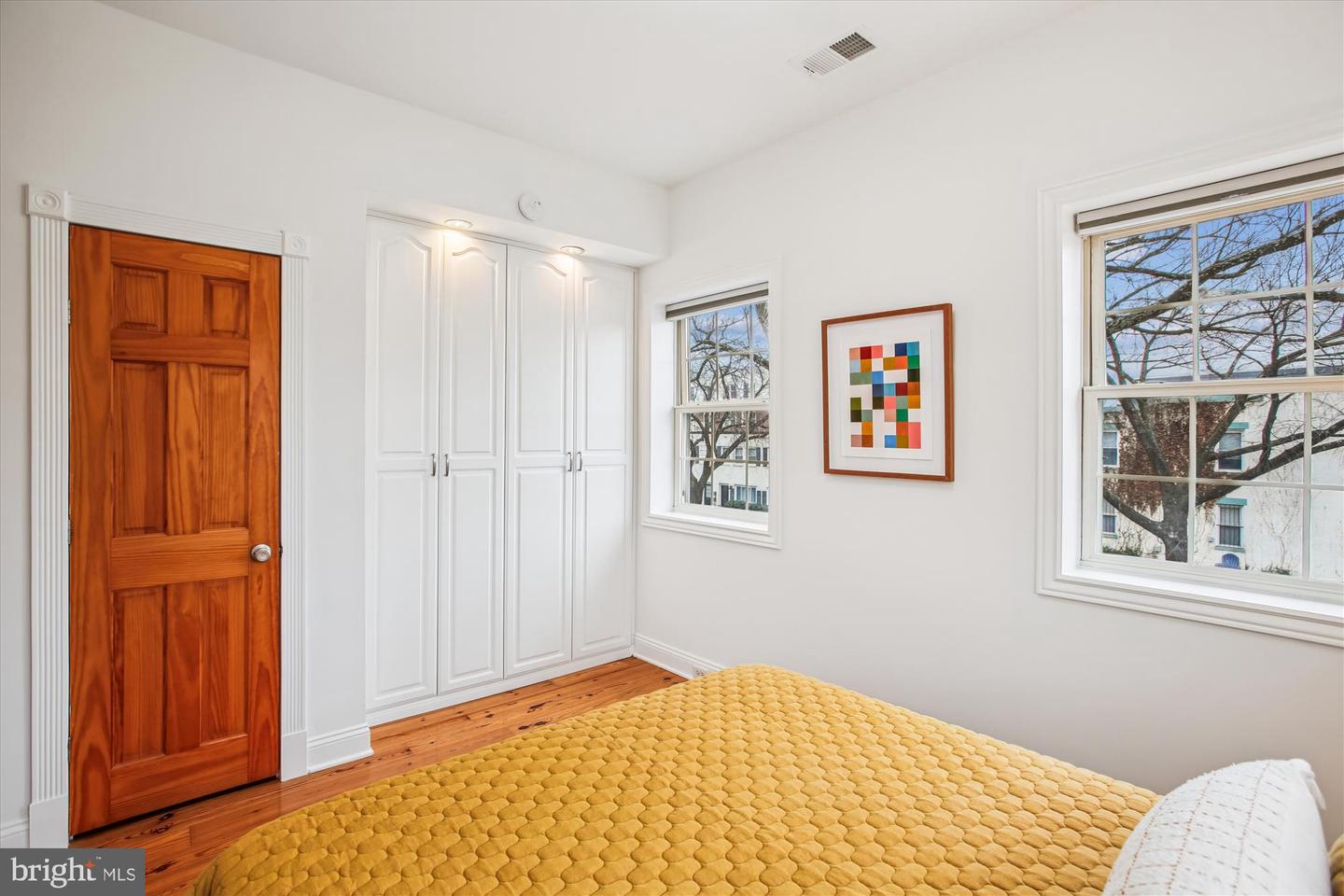 37 17TH ST SE, WASHINGTON, District Of Columbia 20003, 2 Bedrooms Bedrooms, 8 Rooms Rooms,2 BathroomsBathrooms,Residential,For sale,37 17TH ST SE,DCDC2240288 MLS # DCDC2240288